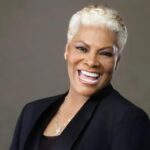 Dionne Warwick, aos 85 anos, tem show anunciado para sábado no Vivo Rio, no Rio de Janeiro, com a turnê de despedida.