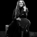 Ana Carolina apresenta a turnê “25 Anas” no Qualistage, no Rio, neste sábado (17), com sucessos de seus 25 anos de carreira.