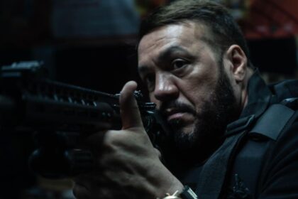 Belo em "Arcanjo Renegado", série do Globoplay (Crédito: Divulgação)